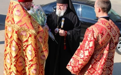 Преосвященнейший Епископ Сергий возглавил Божественную литургию в храме Преображения Господня