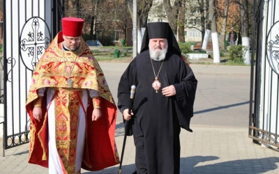 Преосвященнейший Епископ Сергий возглавил Божественную литургию в храме Преображения Господня