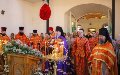 Преосвященнейший Епископ Сергий возглавил Божественную литургию в храме Преображения Господня