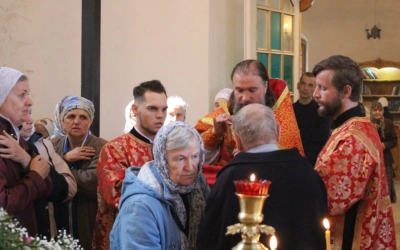 Преосвященнейший Епископ Сергий возглавил Божественную литургию в храме Преображения Господня