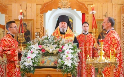 Преосвященнейший Епископ Сергий возглавил Божественную литургию в храме Преображения Господня