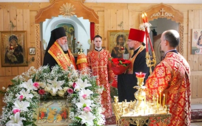 Преосвященнейший Епископ Сергий возглавил Божественную литургию в храме Преображения Господня