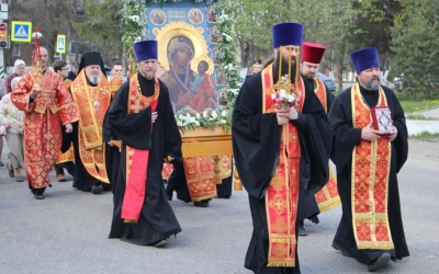 Преосвященнейший Епископ Сергий возглавил Божественную литургию в храме Преображения Господня